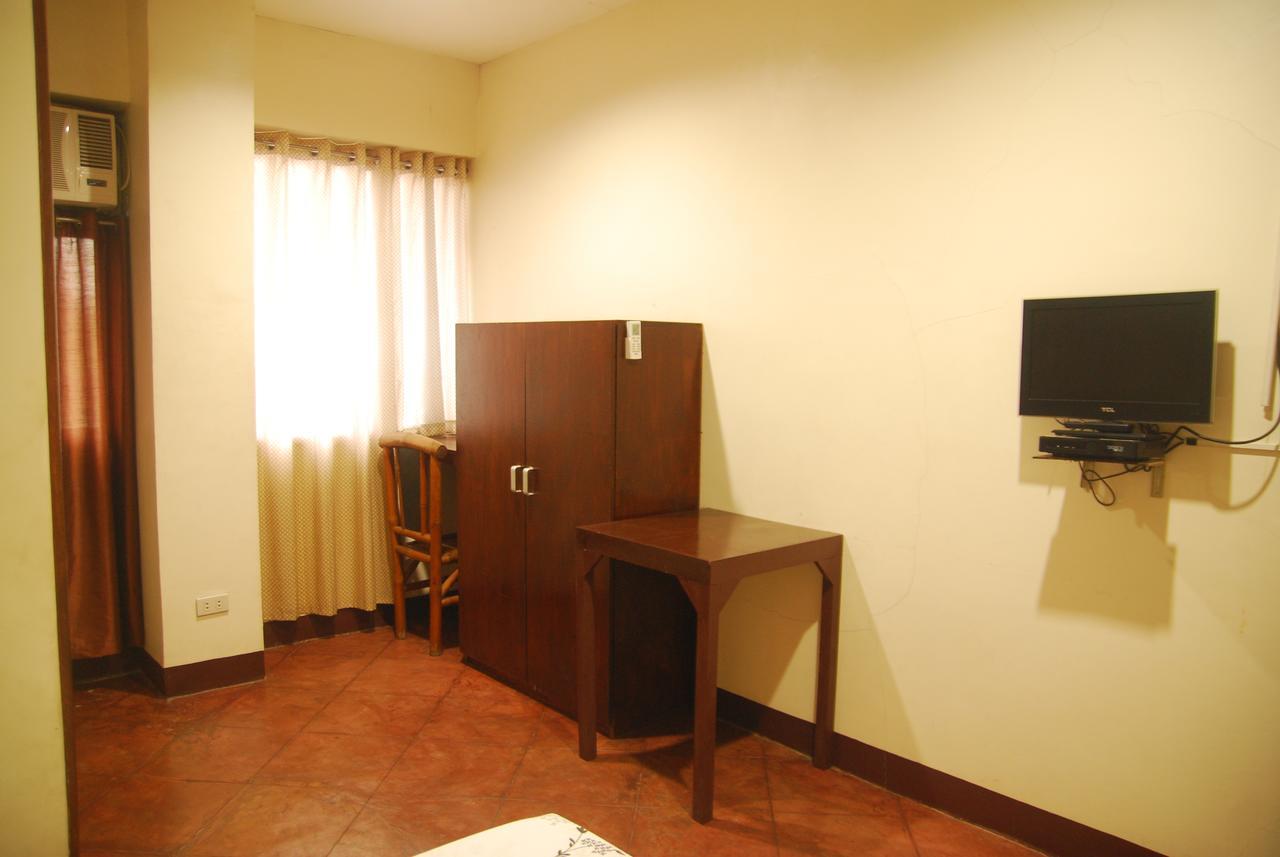 Centro Mactan Suites Lapu-Lapu City Exteriör bild