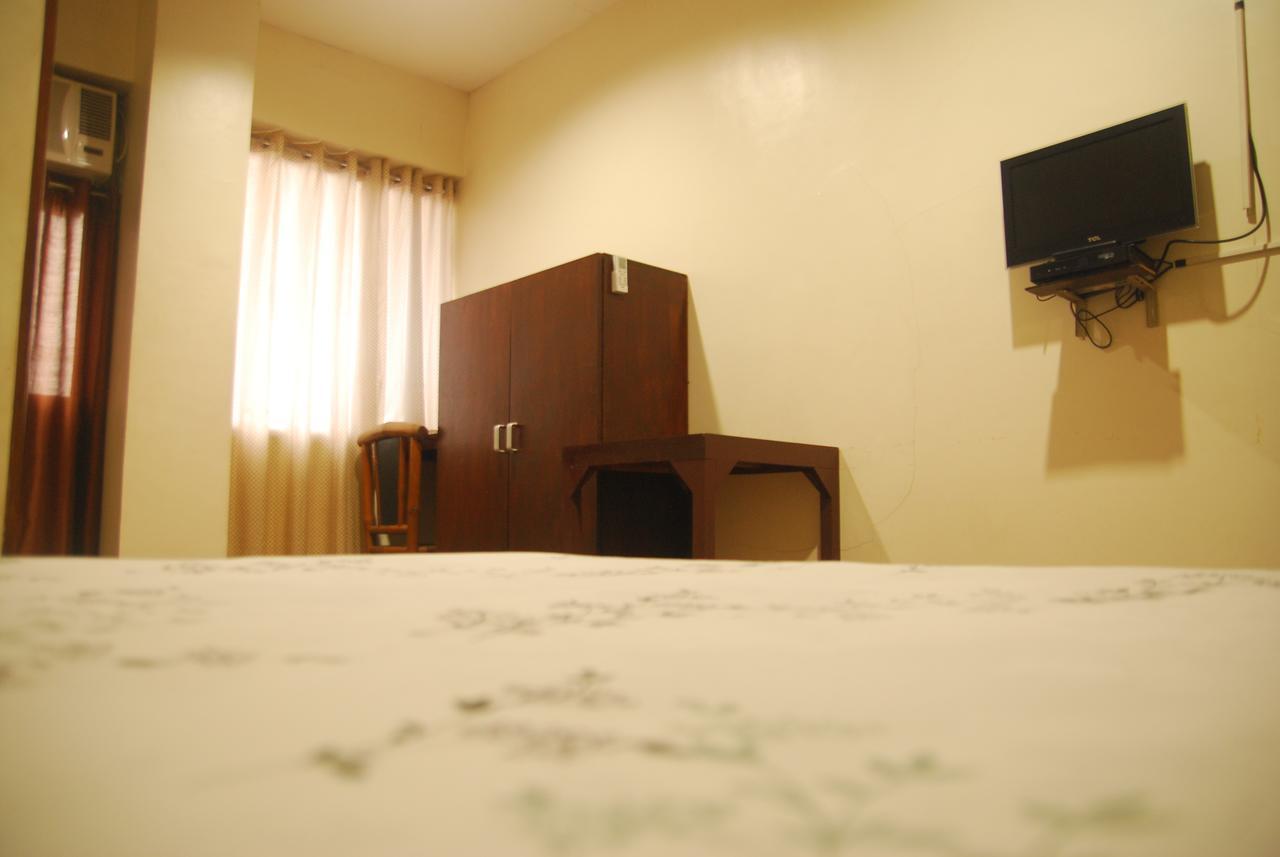 Centro Mactan Suites Lapu-Lapu City Exteriör bild