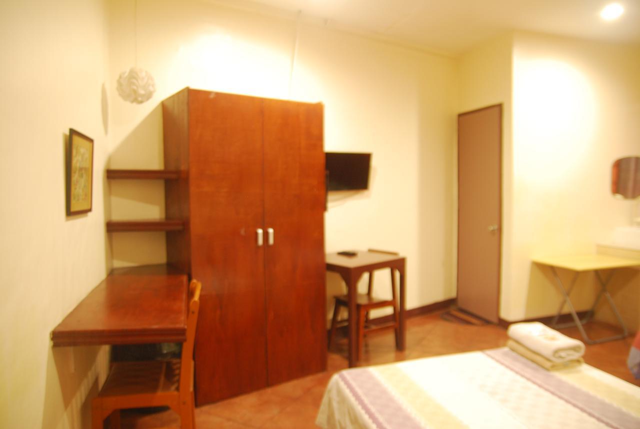 Centro Mactan Suites Lapu-Lapu City Exteriör bild